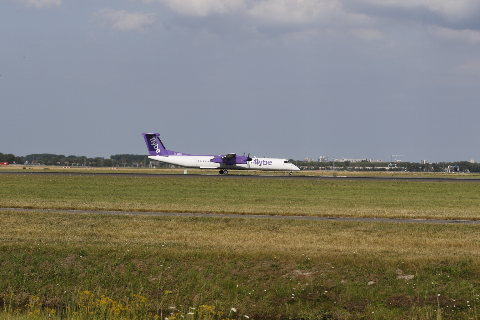 Preview Flybe Airways G-ECOE Bombardier DHC-8-402Q Dash 8 (5).JPG